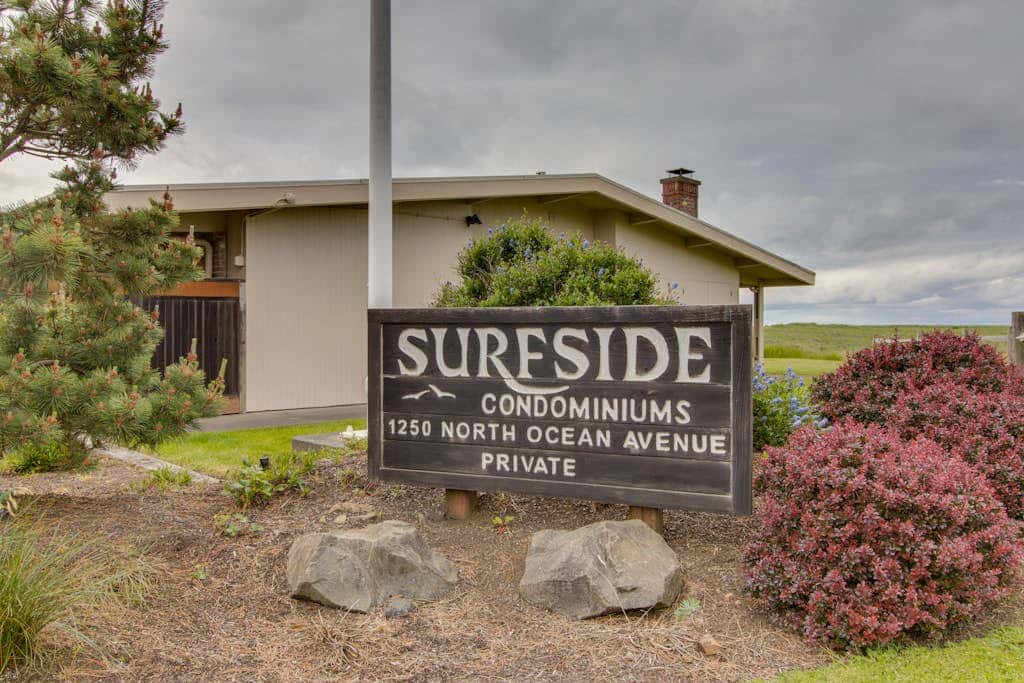 Oceanfront condo near Gearhart Golf Links - walk to beach  - No pets