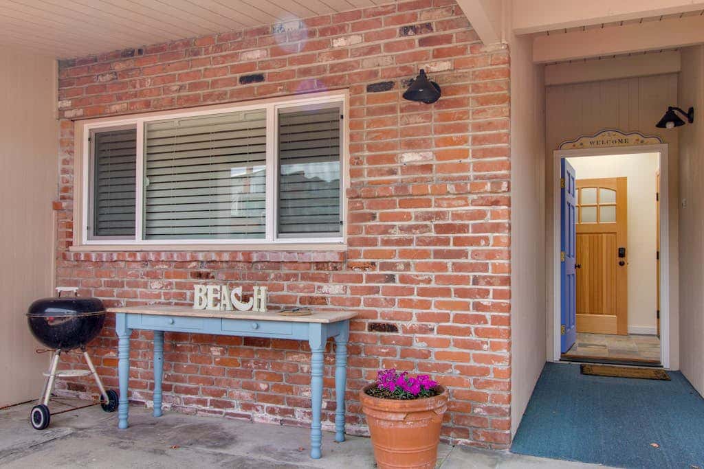 Oceanfront condo near Gearhart Golf Links - walk to beach  - No pets