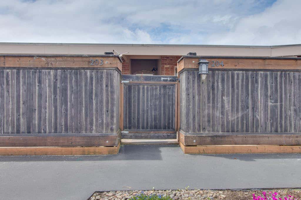 Oceanfront condo near Gearhart Golf Links - walk to beach  - No pets