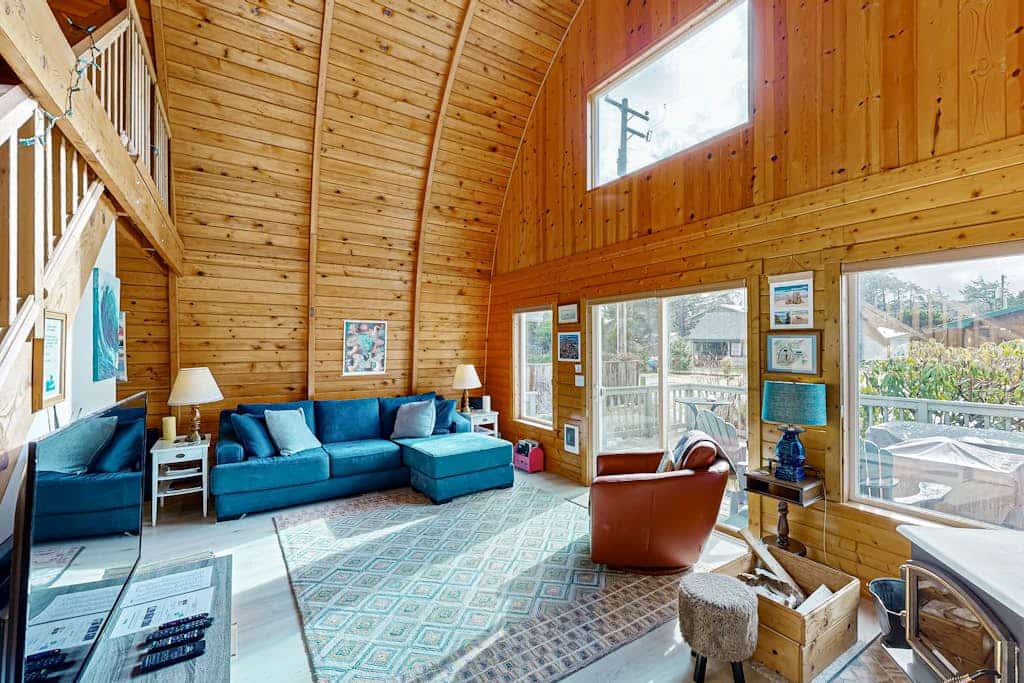 Hallie Hideaway - MCA 329