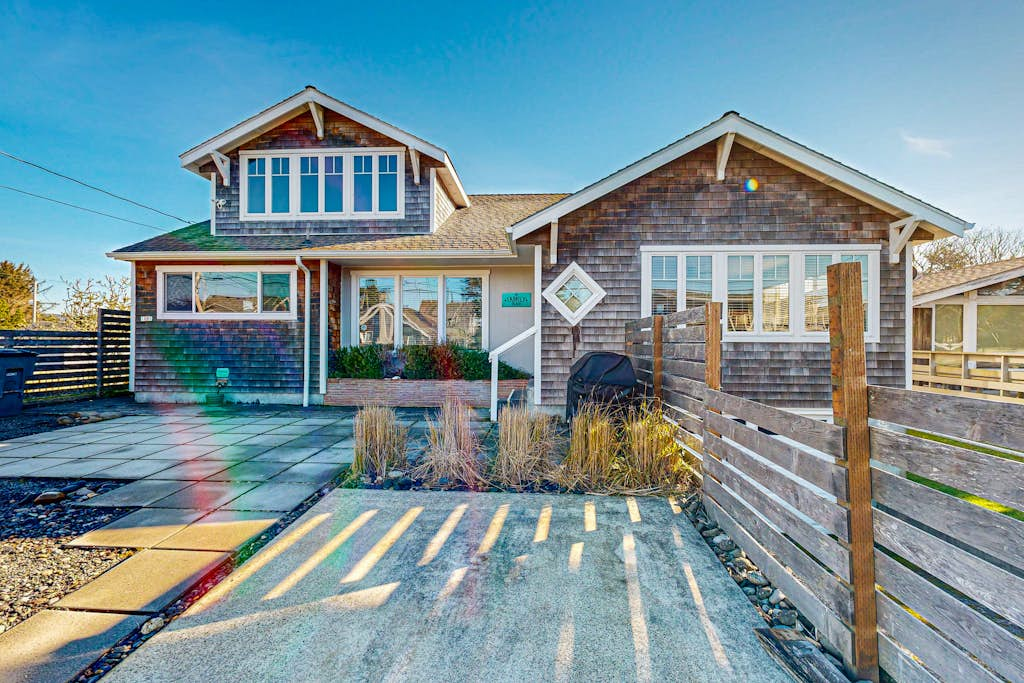 Spacious home with arcade games, ping pong and foosball tables, close to beach