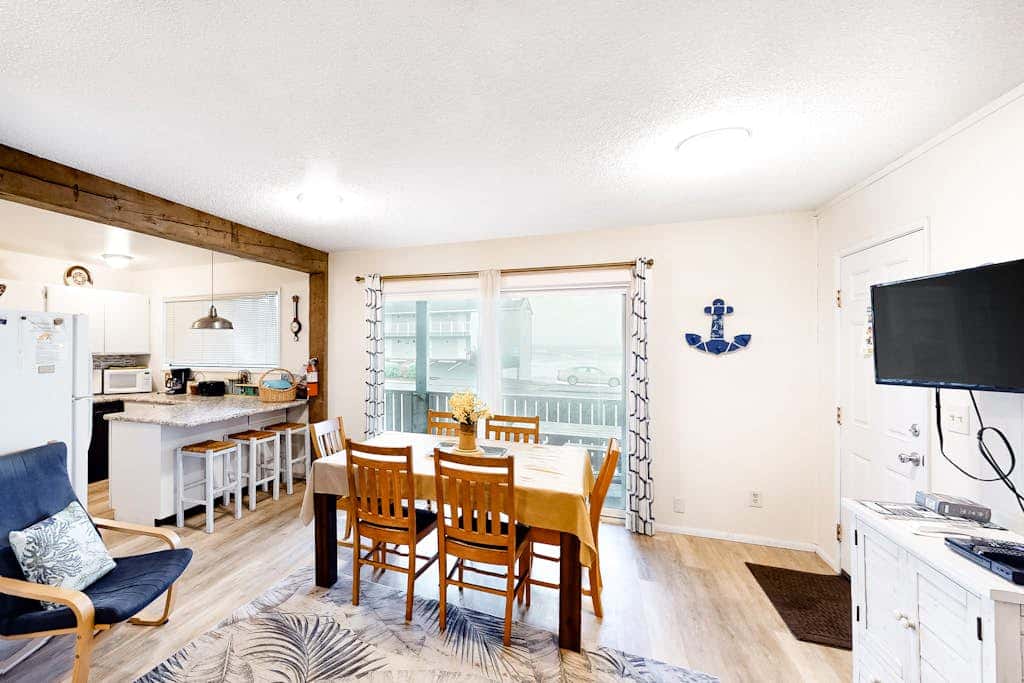 Ocean-view lower-level duplex across street from beach - dog-friendly