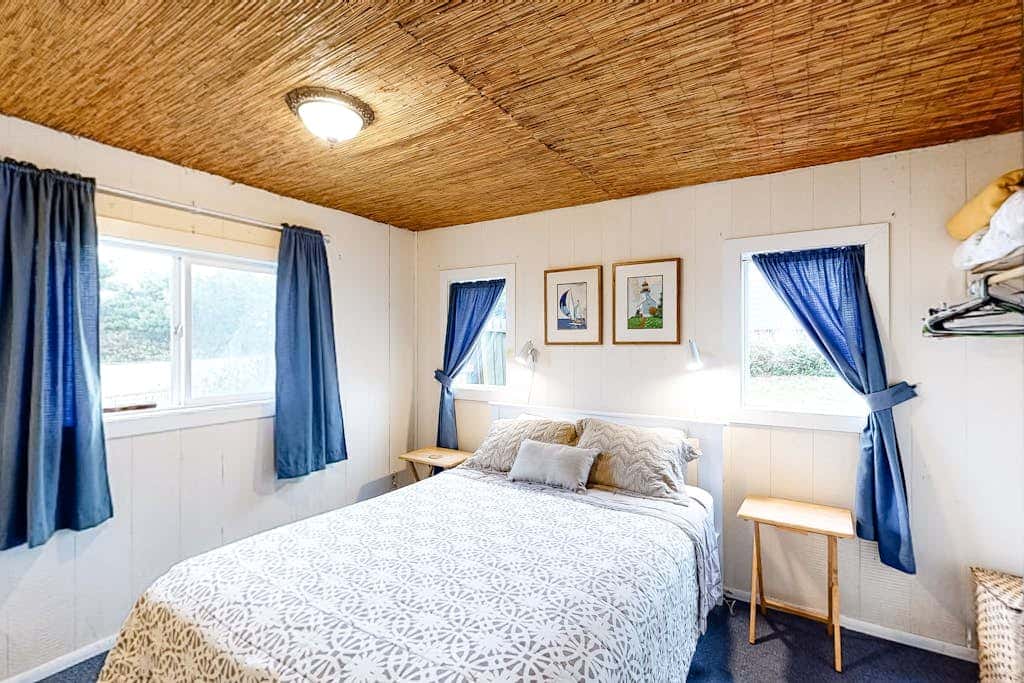 Ocean-view lower-level duplex across street from beach - dog-friendly