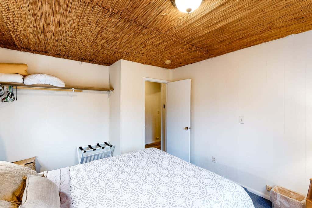 Ocean-view lower-level duplex across street from beach - dog-friendly