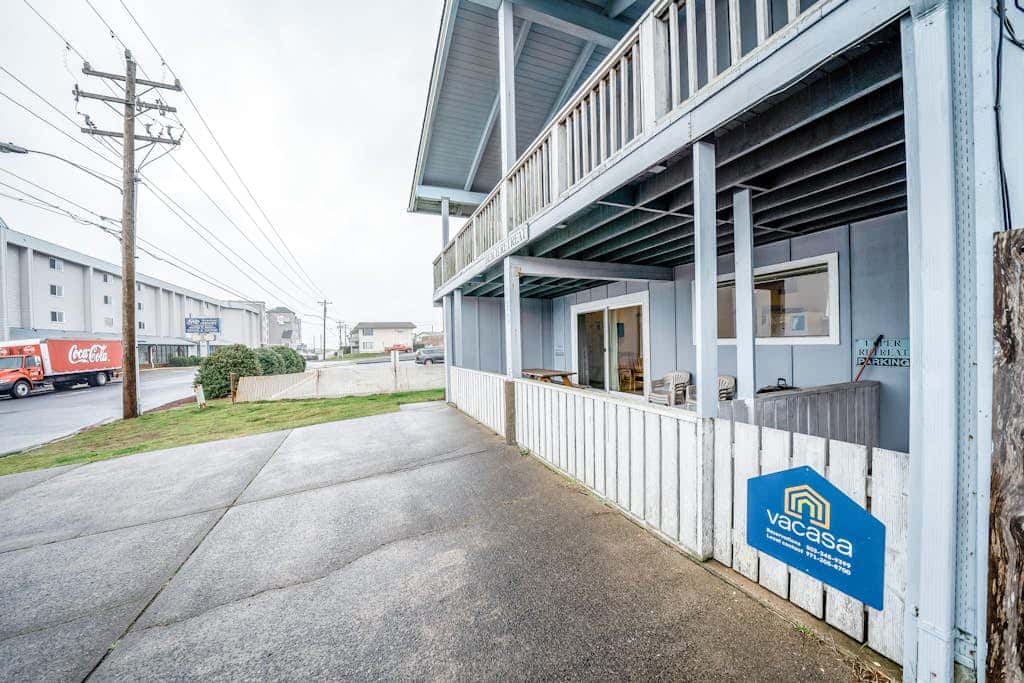 Ocean-view lower-level duplex across street from beach - dog-friendly