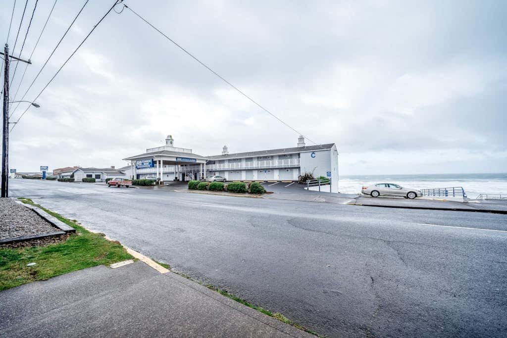 Ocean-view lower-level duplex across street from beach - dog-friendly