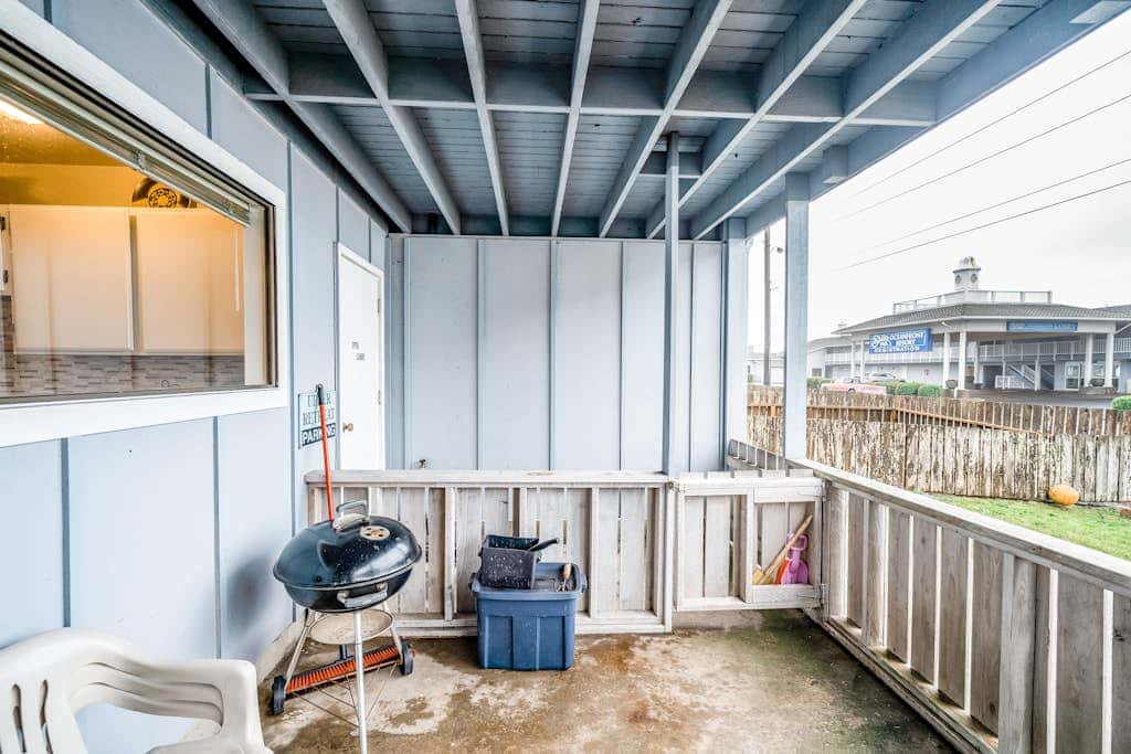 Ocean-view lower-level duplex across street from beach - dog-friendly