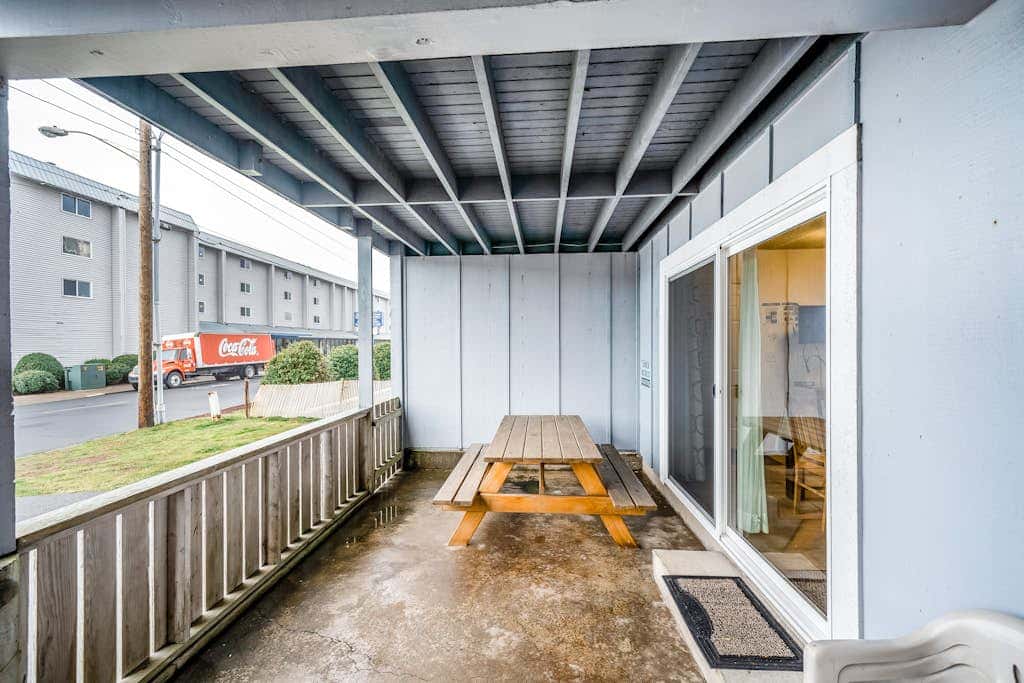 Ocean-view lower-level duplex across street from beach - dog-friendly
