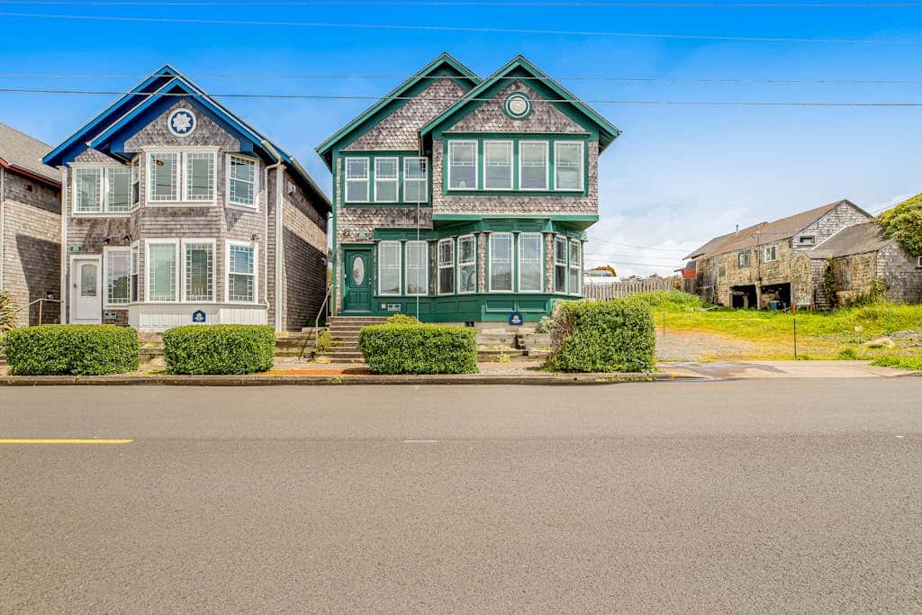 Side-by-side ocean-view homes with hot tubs & fireplaces - 1 block to beach