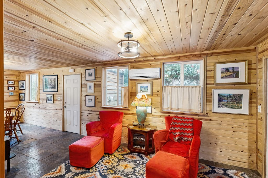 Quiet, Dog-Friendly Cabin Close to the Beach with WiFi and Tons of Character