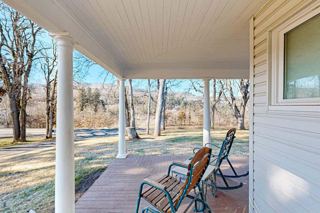 Beautiful  historic family home on a Cherry Orchard, with patio, grill, and WiFi