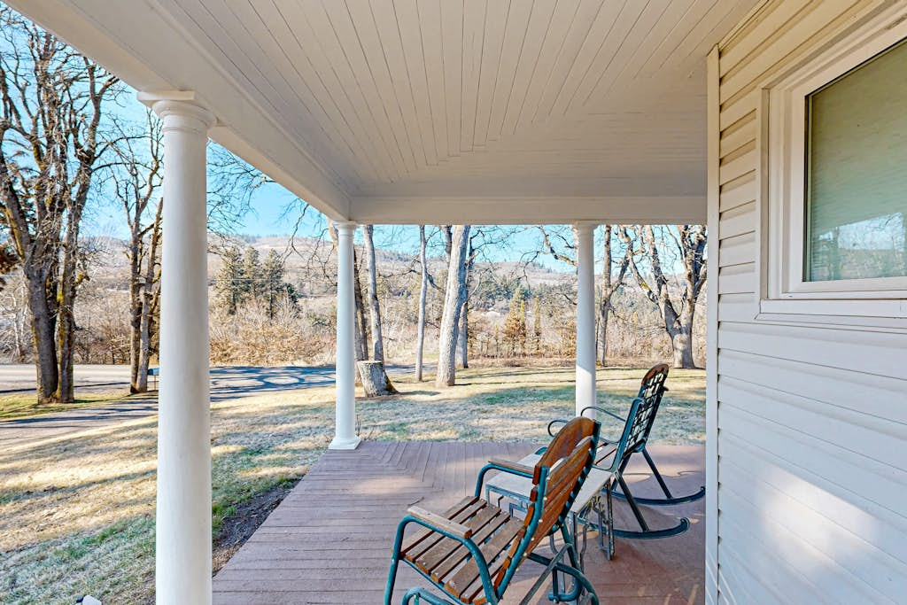 Beautiful  historic family home on a Cherry Orchard, with patio, grill, and WiFi