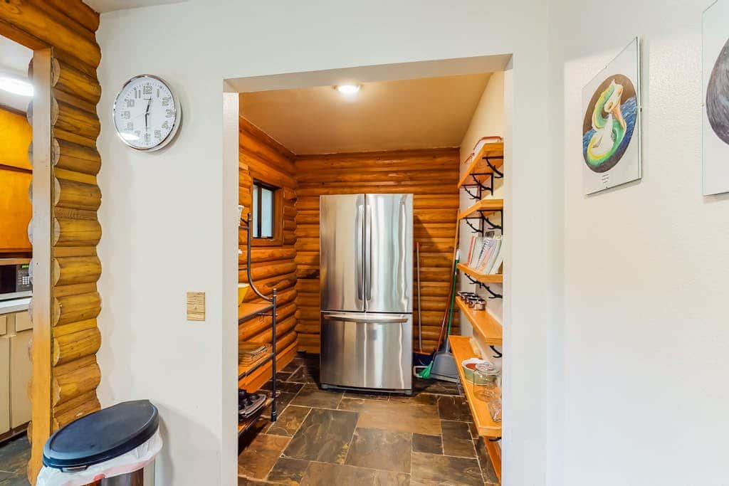 Spacious riverfront lodge with beach access, private hot tub & forest views