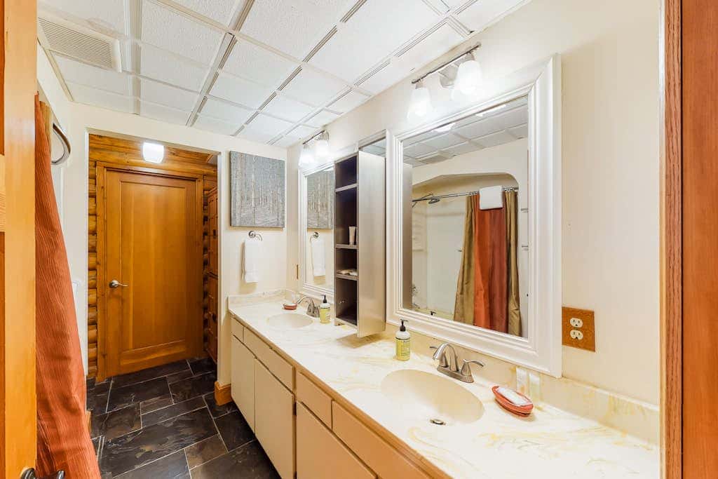 Spacious riverfront lodge with beach access, private hot tub & forest views