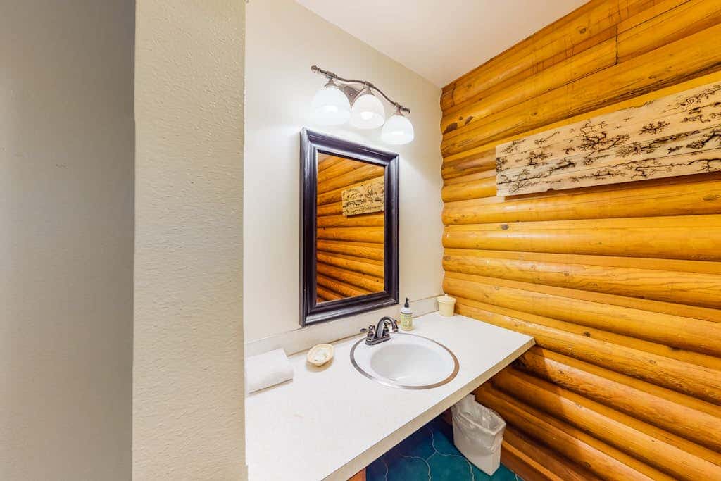 Spacious riverfront lodge with beach access, private hot tub & forest views