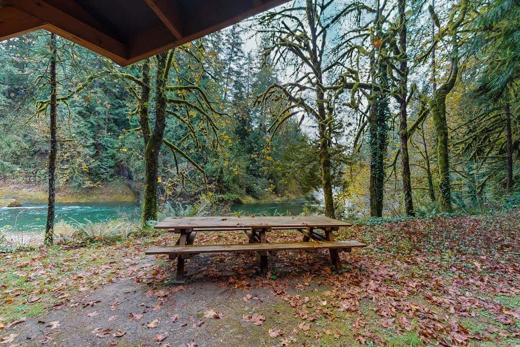 Spacious riverfront lodge with beach access, private hot tub & forest views