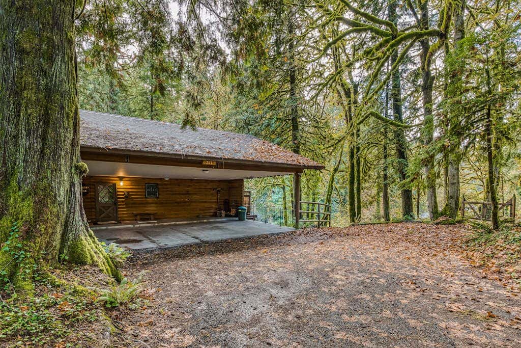 Spacious riverfront lodge with beach access, private hot tub & forest views