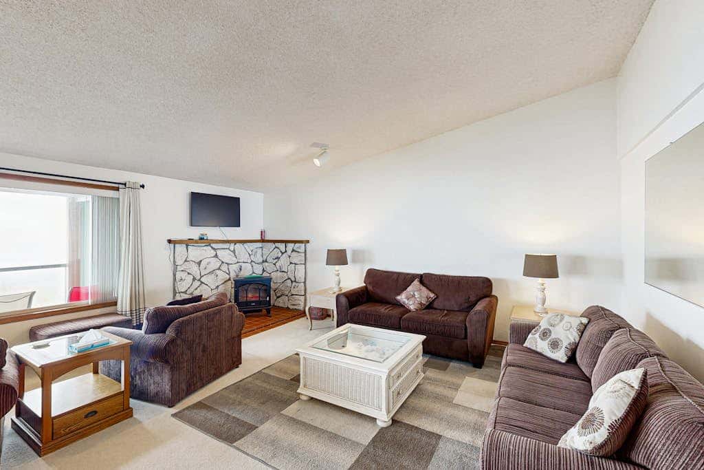 Sweeping Oceanfront Views Await Tranquil Condo with Balcony, Beach Access, W&D