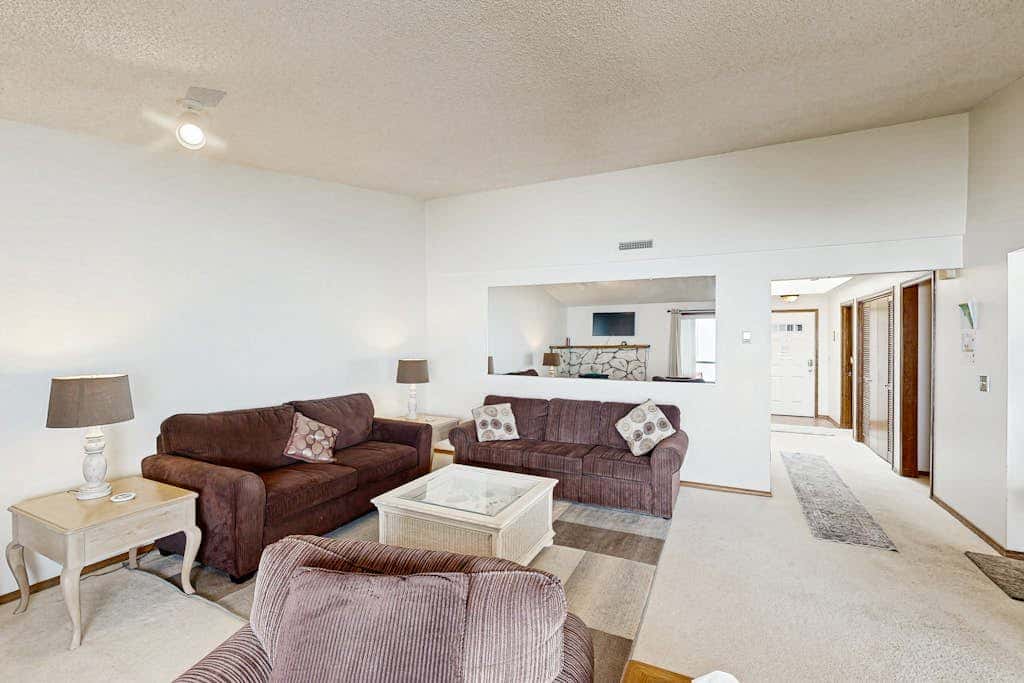 Sweeping Oceanfront Views Await Tranquil Condo with Balcony, Beach Access, W&D