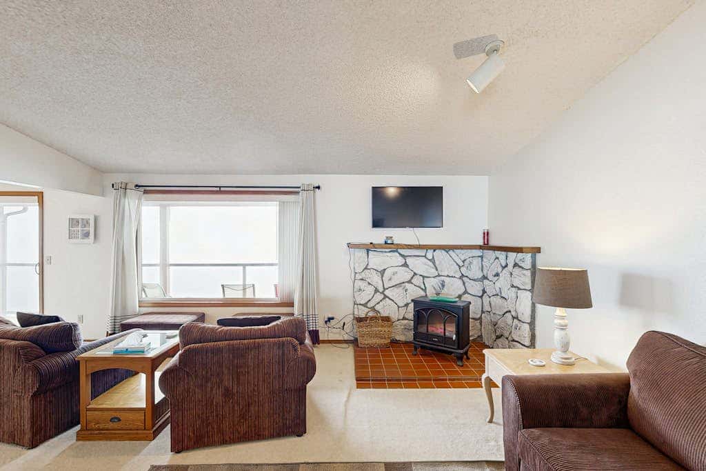 Sweeping Oceanfront Views Await Tranquil Condo with Balcony, Beach Access, W&D