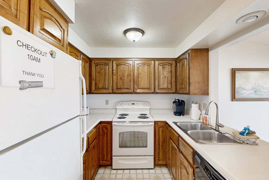 Sweeping Oceanfront Views Await Tranquil Condo with Balcony, Beach Access, W&D