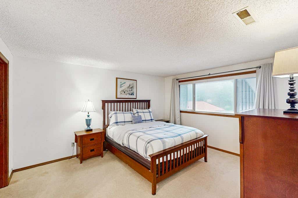 Sweeping Oceanfront Views Await Tranquil Condo with Balcony, Beach Access, W&D