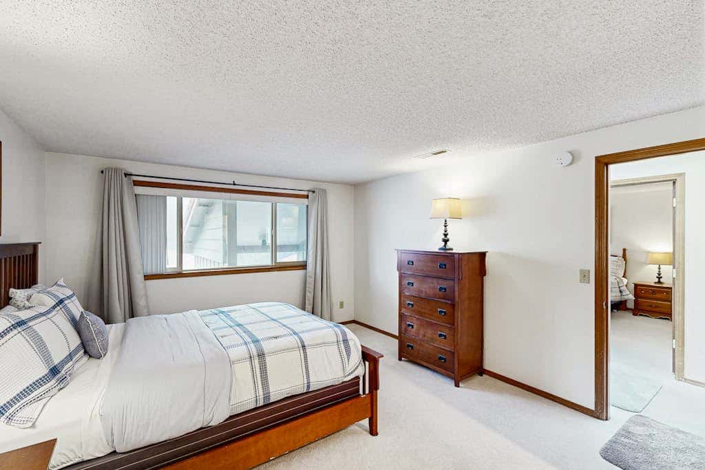 Sweeping Oceanfront Views Await Tranquil Condo with Balcony, Beach Access, W&D