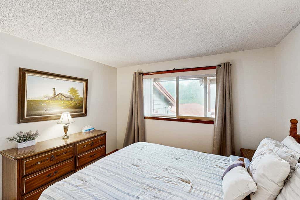 Sweeping Oceanfront Views Await Tranquil Condo with Balcony, Beach Access, W&D