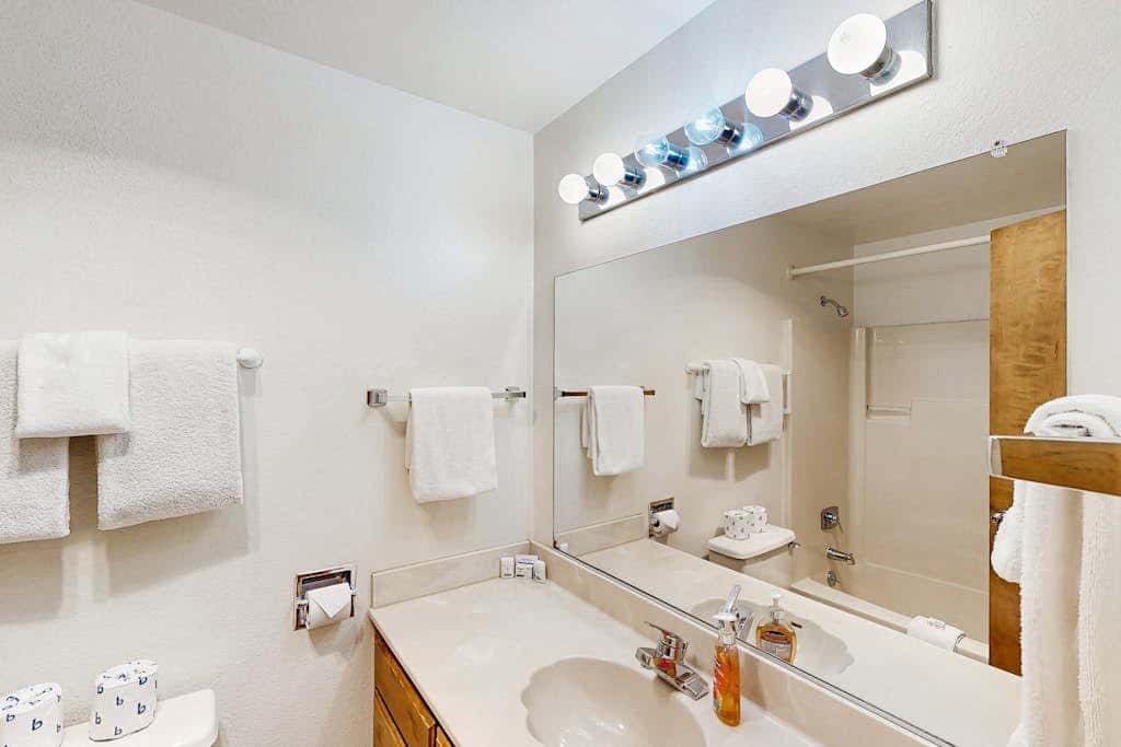 Sweeping Oceanfront Views Await Tranquil Condo with Balcony, Beach Access, W&D