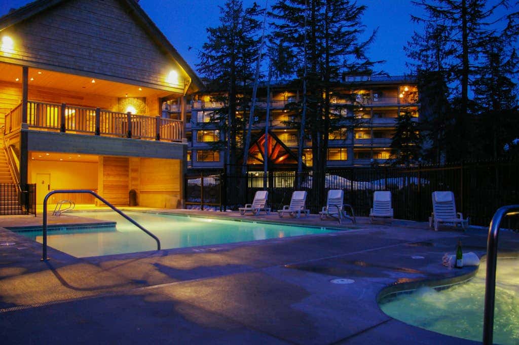 Luxury penthouse condo withshared pool, hot tub & great mountain views