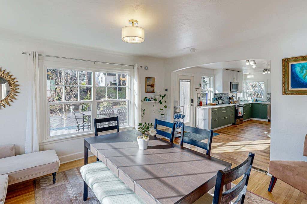 Renovated home in central location with hot tub, theater, fast wifi & work desks