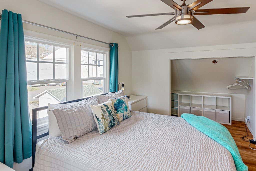 Renovated home in central location with hot tub, theater, fast wifi & work desks