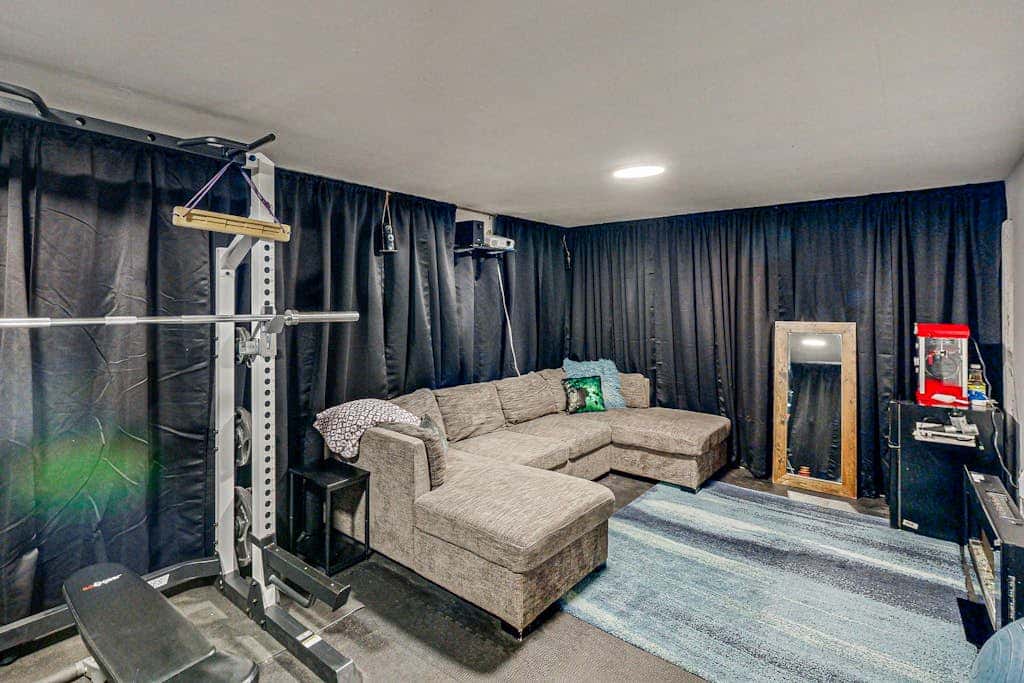 Renovated home in central location with hot tub, theater, fast wifi & work desks