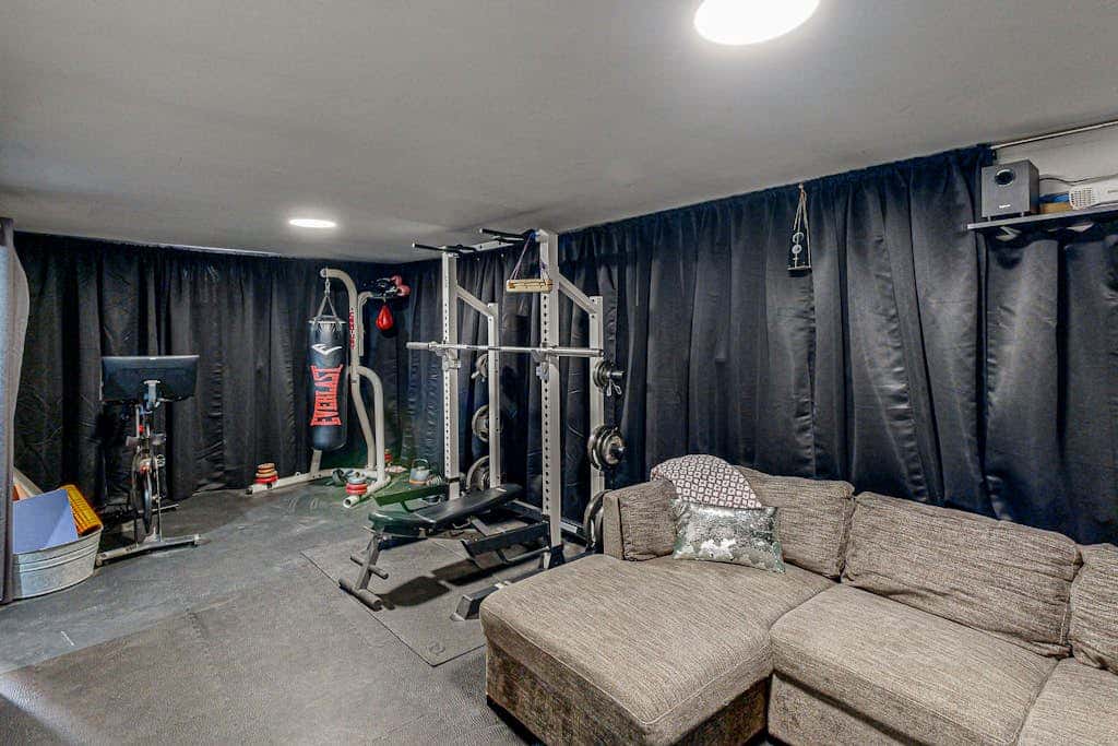 Renovated home in central location with hot tub, theater, fast wifi & work desks