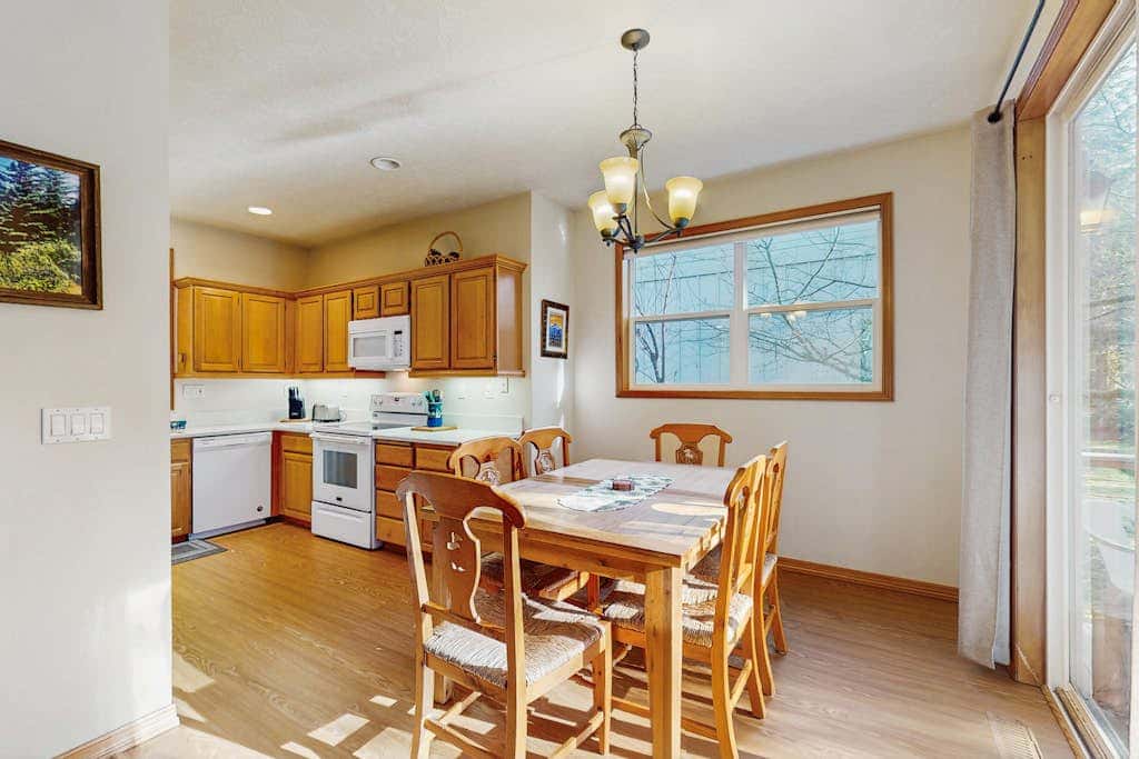 Mountain condo with pool tabl & private hot tub - great for golfers, skiers & hikers