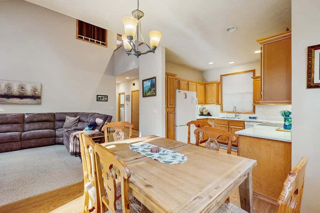 Mountain condo with pool tabl & private hot tub - great for golfers, skiers & hikers