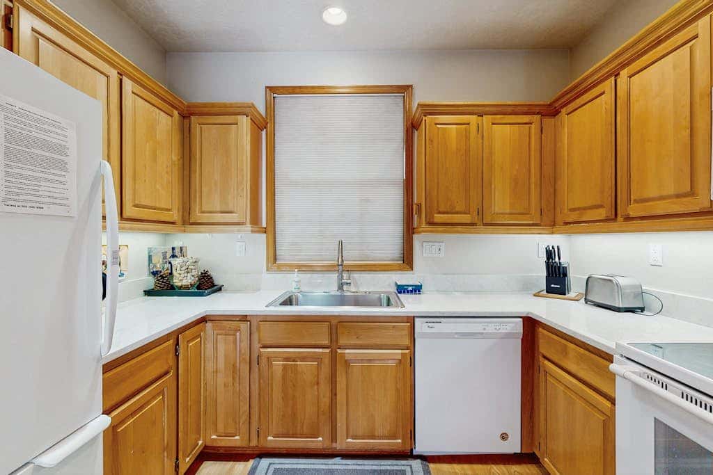 Mountain condo with pool tabl & private hot tub - great for golfers, skiers & hikers