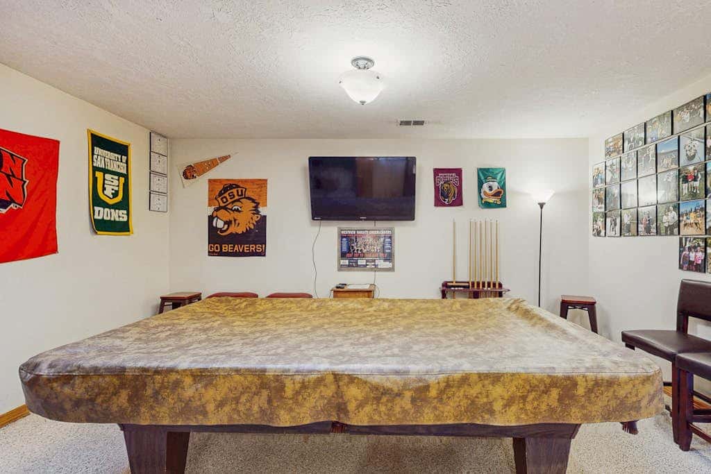 Mountain condo with pool tabl & private hot tub - great for golfers, skiers & hikers