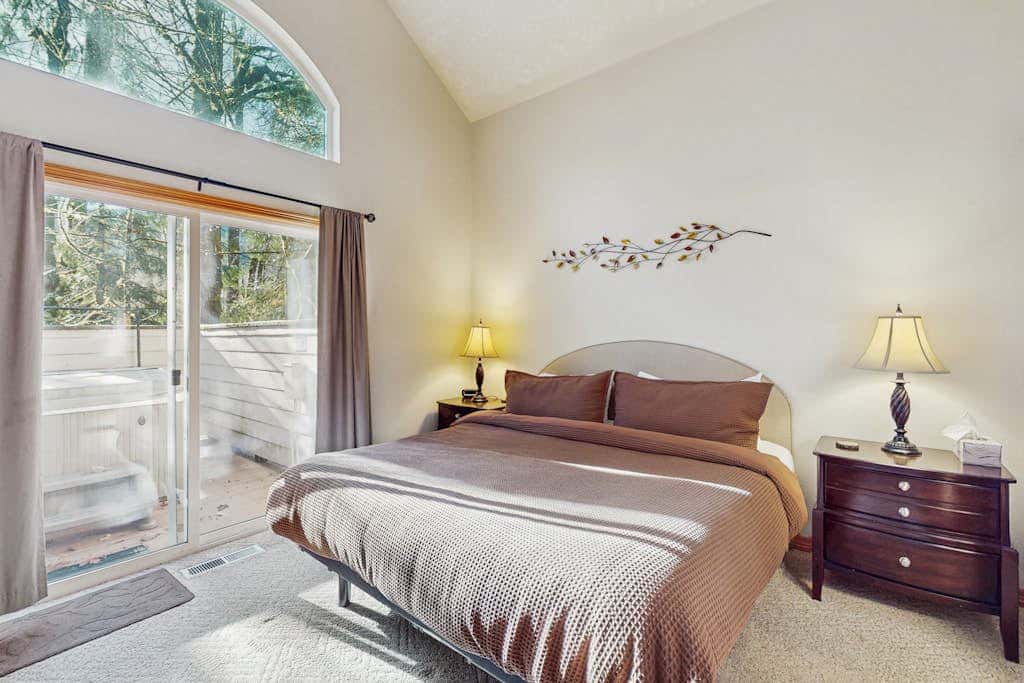Mountain condo with pool tabl & private hot tub - great for golfers, skiers & hikers