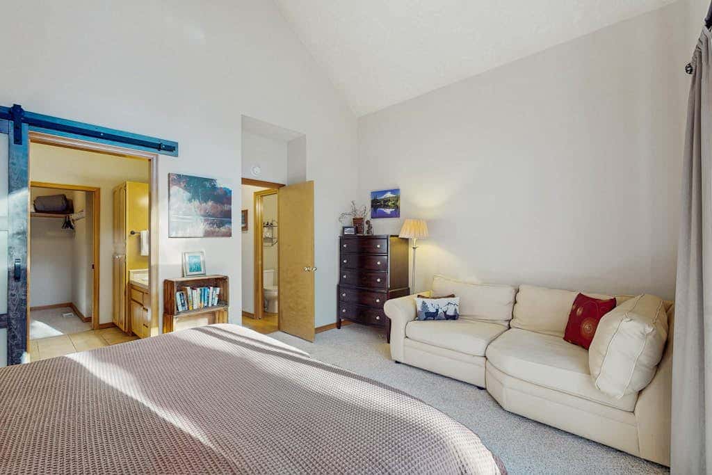 Mountain condo with pool tabl & private hot tub - great for golfers, skiers & hikers