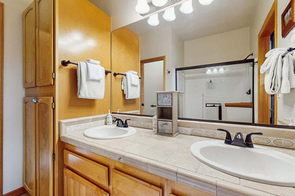 Mountain condo with pool tabl & private hot tub - great for golfers, skiers & hikers