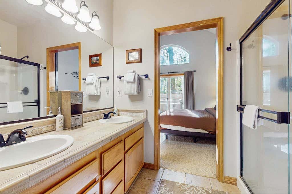 Mountain condo with pool tabl & private hot tub - great for golfers, skiers & hikers