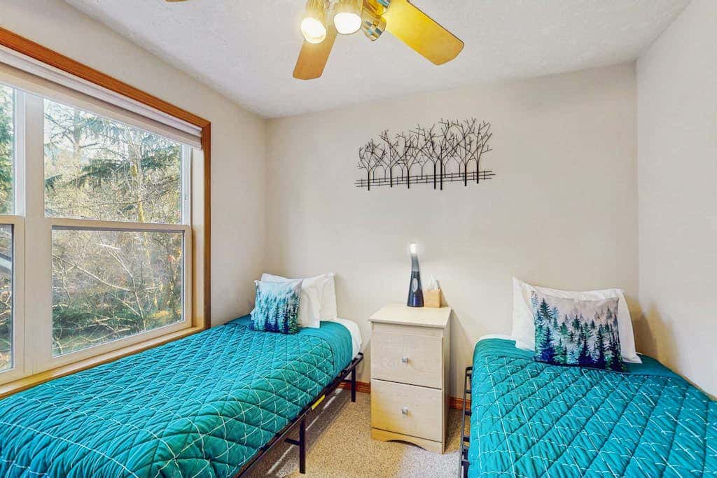 Mountain condo with pool tabl & private hot tub - great for golfers, skiers & hikers
