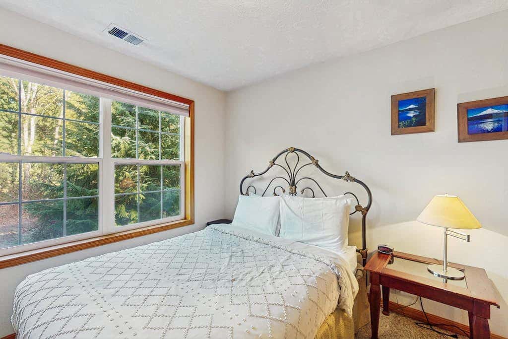 Mountain condo with pool tabl & private hot tub - great for golfers, skiers & hikers