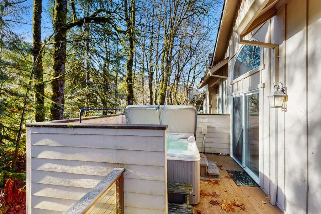 Mountain condo with pool tabl & private hot tub - great for golfers, skiers & hikers