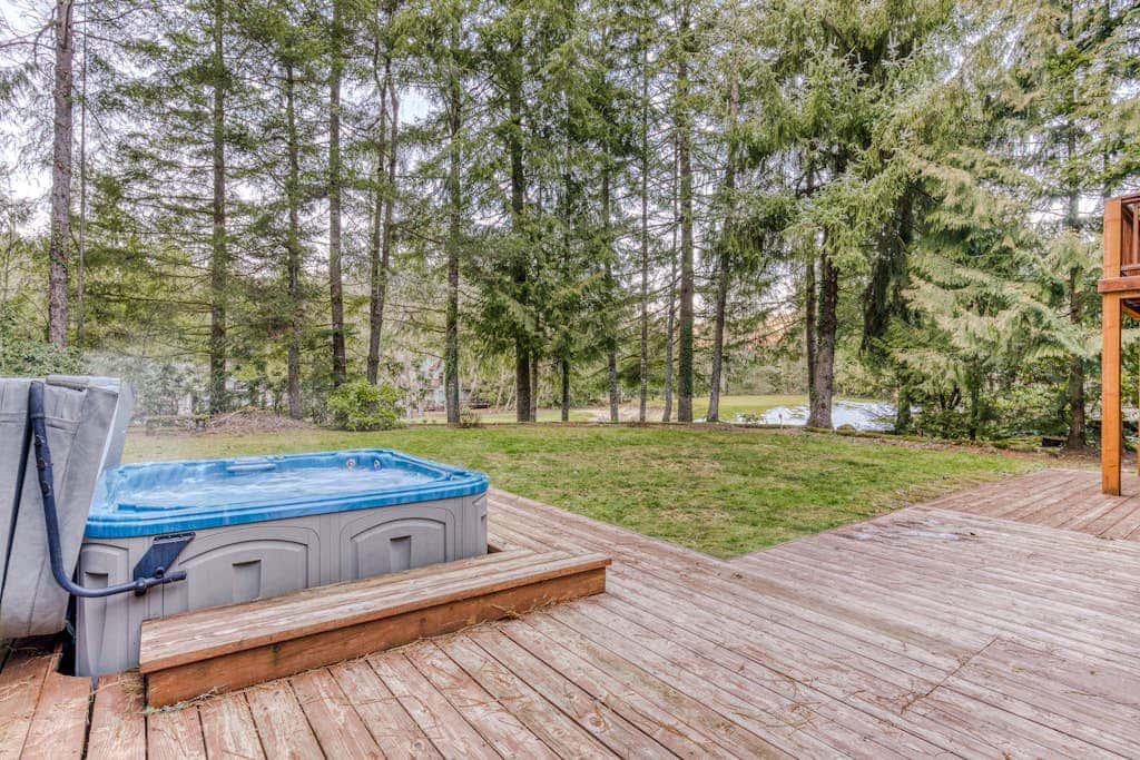 Expansive golf-view getaway with private hot tub, pool, fast WiFi & game room