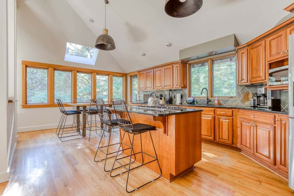 Expansive golf-view getaway with private hot tub, pool, fast WiFi & game room