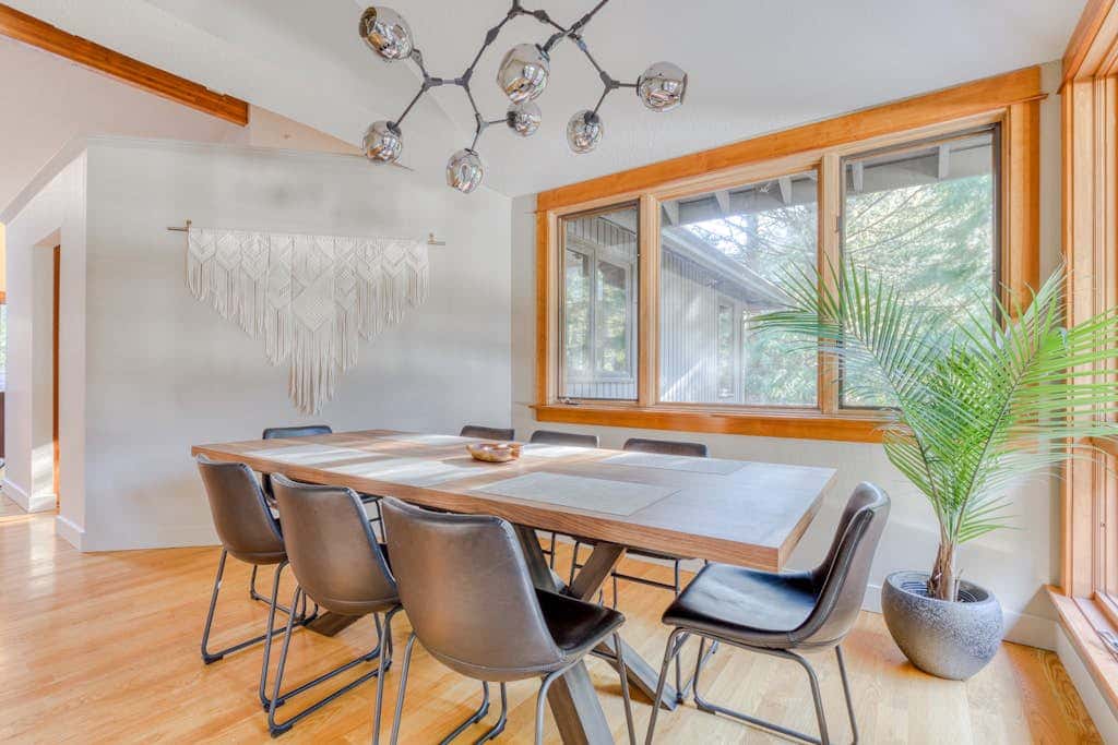 Expansive golf-view getaway with private hot tub, pool, fast WiFi & game room