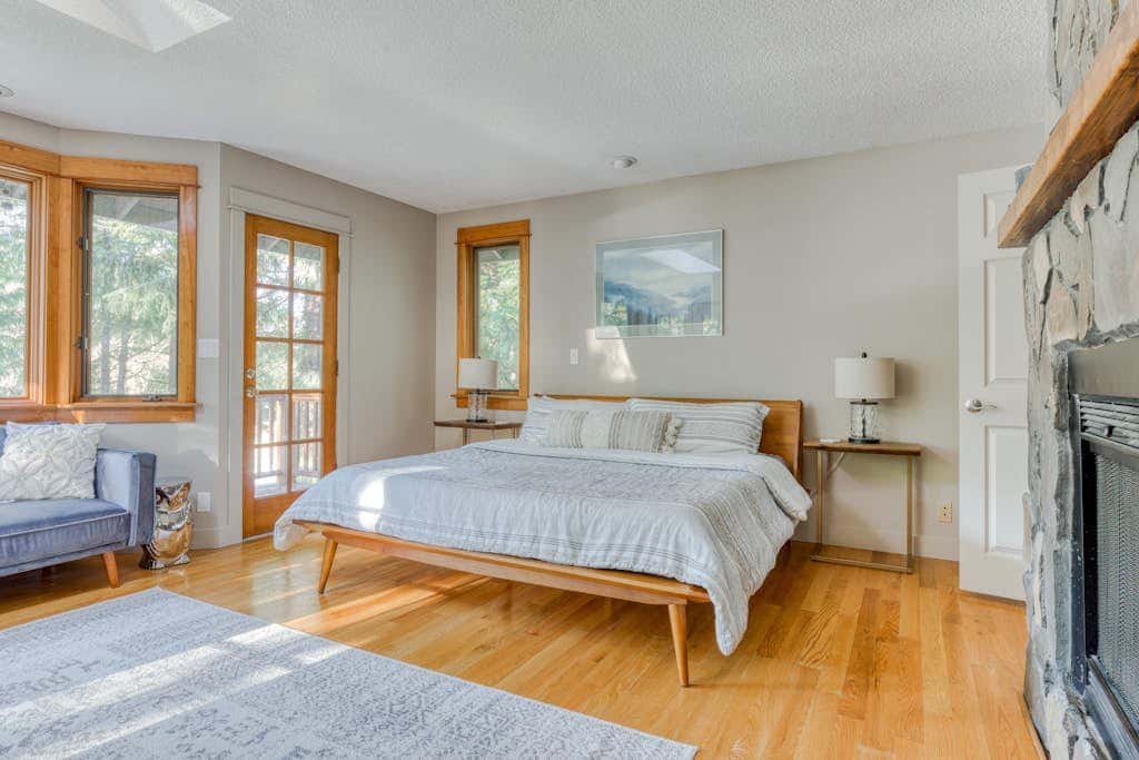 Expansive golf-view getaway with private hot tub, pool, fast WiFi & game room