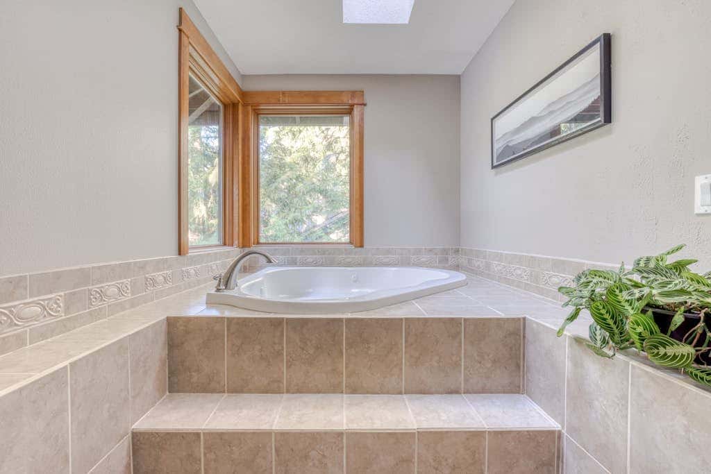 Expansive golf-view getaway with private hot tub, pool, fast WiFi & game room